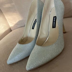 New Nine West silver heels size 6